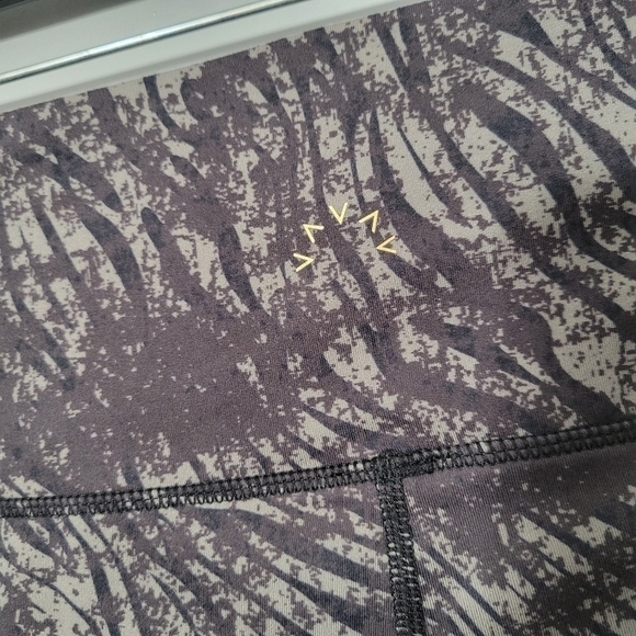 Varley Gray Tonal Zebra Duncan Leggings - Picture 9 of 10